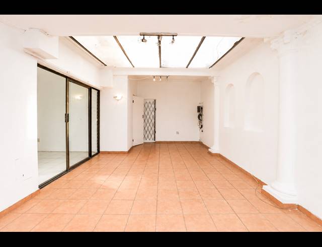 3 BEDROOM TOWNHOUSE FOR SALE IN ESSENWOOD
